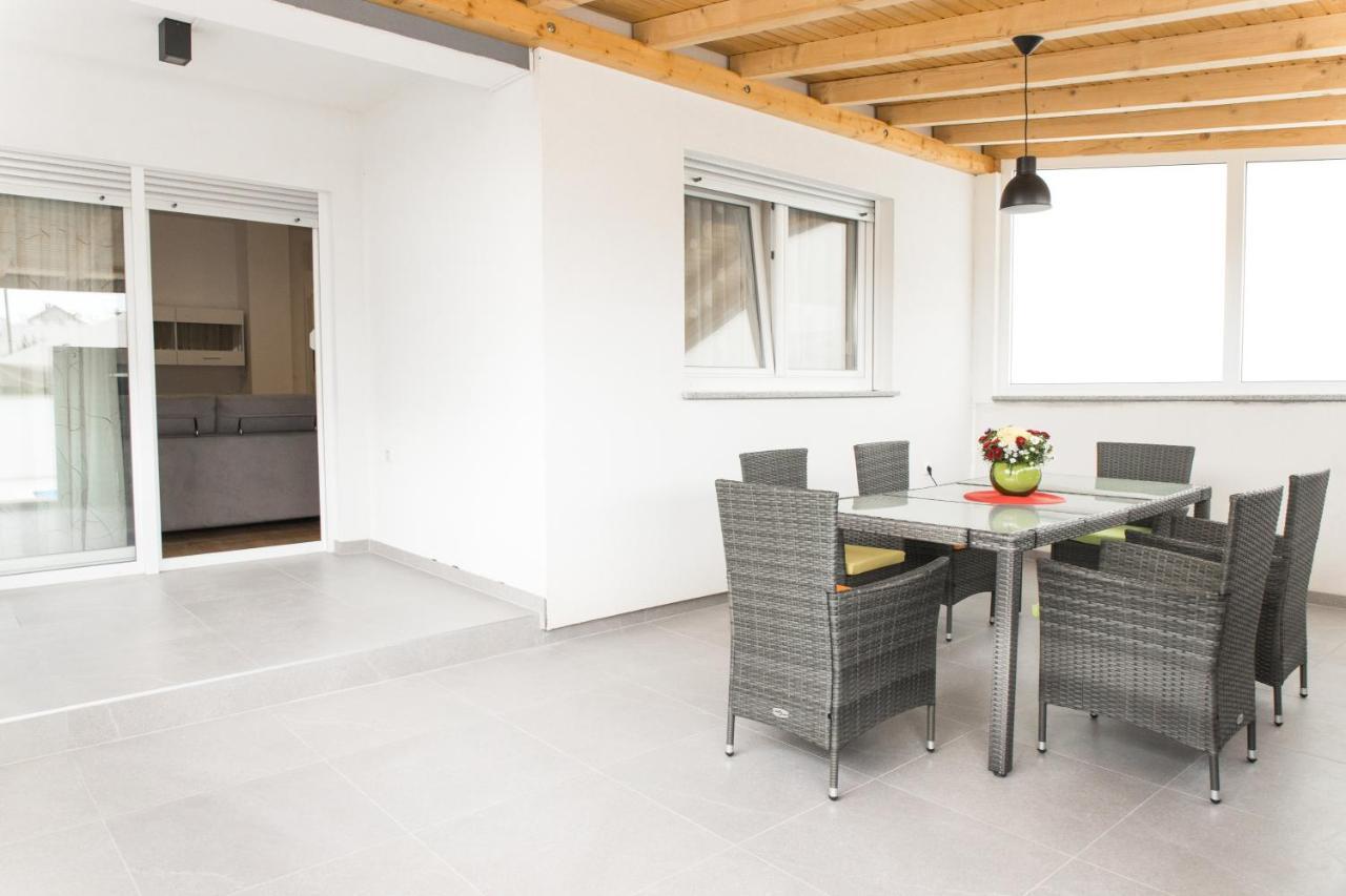 Apartment Zara - Luxury Apartment With Private Pool Exterior photo
